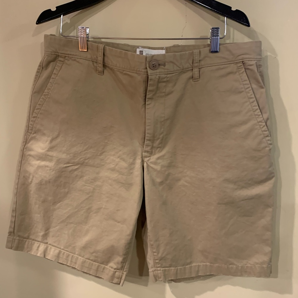 GAP SZ 36 flat front Original khaki shorts